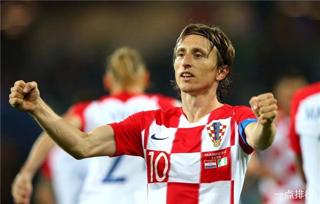 雨一直下，气氛不算融洽！这次比赛为什么不带徐杰呢？