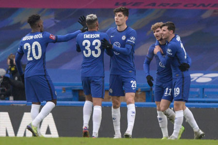 上场还早！广东新援走路一瘸一拐 首秀时间未知